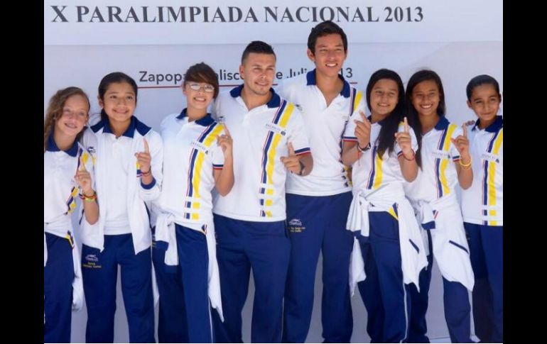 Ellos son algunos de los atletas que participaron en la ceremonia. ESPECIAL /