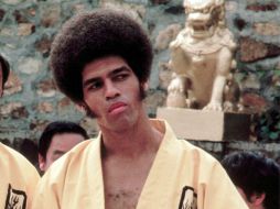 Jim Kelly en ''Operación Dragón'', una de las películas más importantes de su carrera. AP /