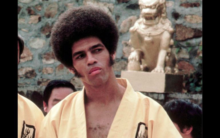 Jim Kelly en ''Operación Dragón'', una de las películas más importantes de su carrera. AP /