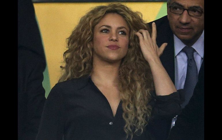 Shakira fue captada mientras Piqué era expulsado del partido. EFE /