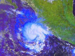 La imagen satelital de ''Dalila'' muestra el ojo de la tormenta cerca de la Costa, aunque se aleja hacia el Oeste. NTX /