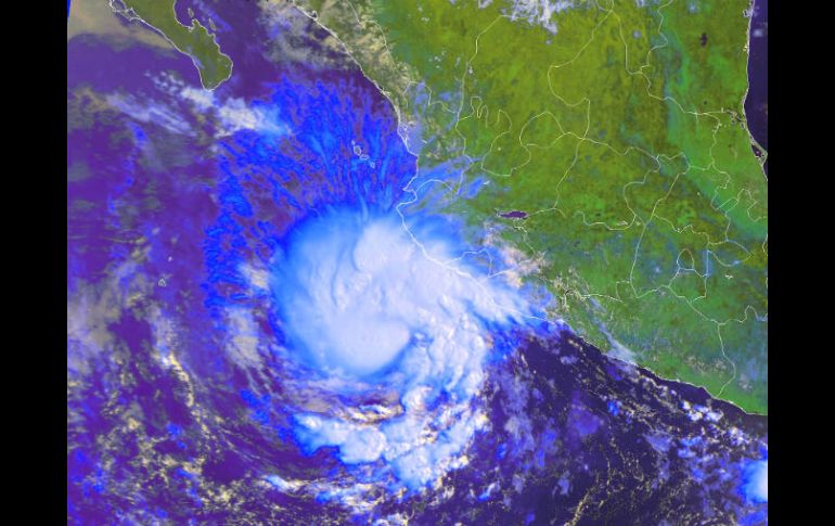 La imagen satelital de ''Dalila'' muestra el ojo de la tormenta cerca de la Costa, aunque se aleja hacia el Oeste. NTX /