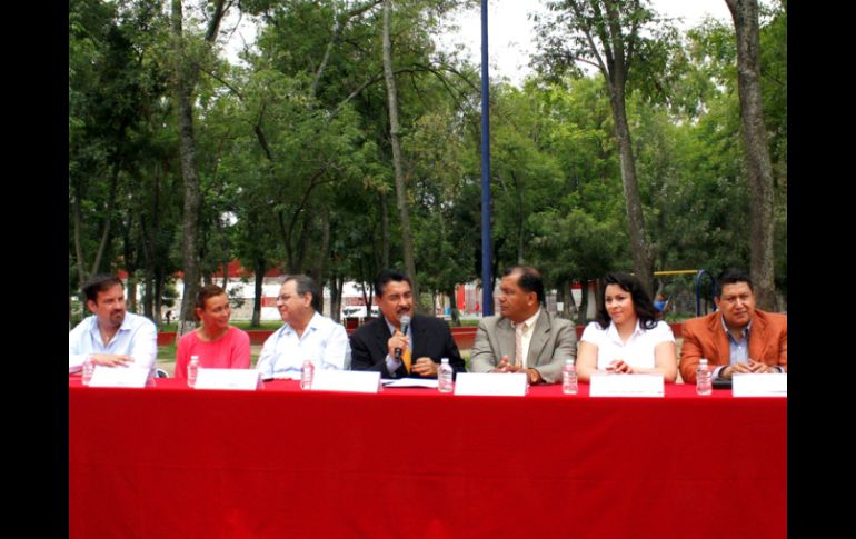 El presidente municipal, Ramiro Hernández García, durante rueda de prensa para dar a conocer el programa.  /