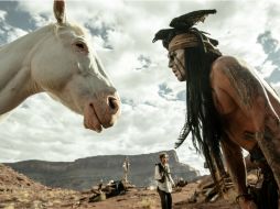 Johnny Depp como ''Toro'' en la película de Disney ''El llanero solitario''. AP /