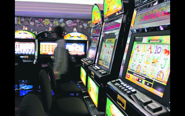 Irregularidades. Diez de los 11 casinos que operan en el municipio tapatío, lo hacen con permisos para restaurantes o bares. EL INFORMADOR /