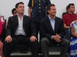 El Presidente Enrique Peña Nieto (d) junto a Aristóteles Sandoval. ESPECIAL /