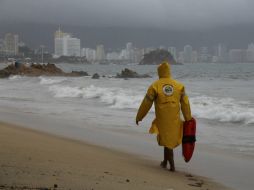 La tormenta se desplaza frente a la costa de Guerrero acompañada de vientos sostenidos de 110 kilómetros por hora. NTX /