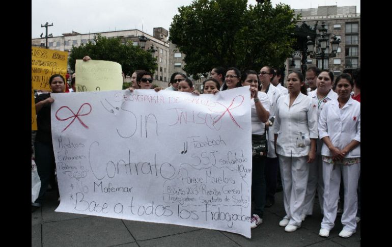 Manifestación. Tres mil 500 trabajadores de la salud han dejado de ser empleados formales del Seguro Popular. EL INFORMADOR /