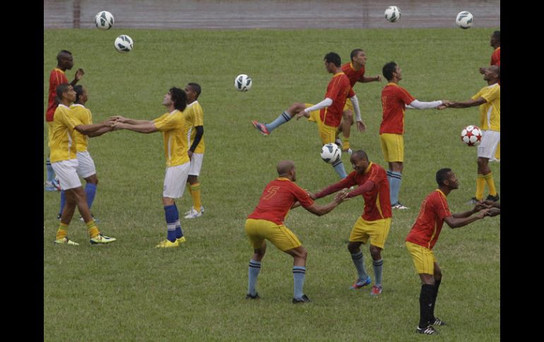 La selección de Cuba trabaja previo a su debut en al Copa Oro 2013. AP /