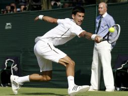 A Djokovic se le fue de las manos su sexto Grand Slam, luego de caer frente a Murray en la hierba del All England Club. AP /