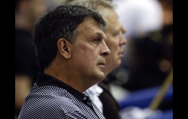 El coach Kevin McHale dice que la incorporación de Howard los hace contendientes en la NBA. AP /