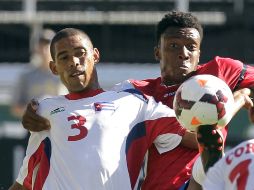 El partido entre cubanos y ticos fue muy disputado en la primera parte. AP /