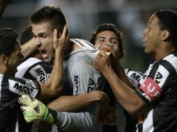 Los jugadores festejan su pase a la última ronda del torneo. AFP /