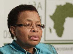 Graça Machel, de 67 años, es la tercera esposa de 'Madiba' desde 1998. ARCHIVO /