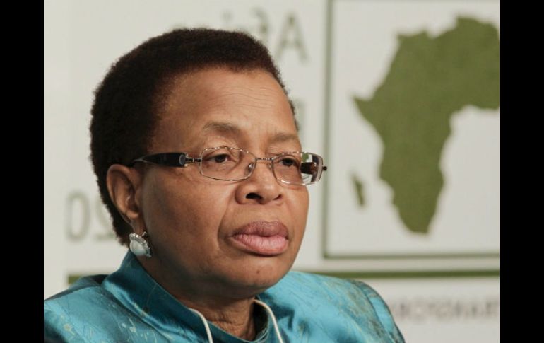 Graça Machel, de 67 años, es la tercera esposa de 'Madiba' desde 1998. ARCHIVO /