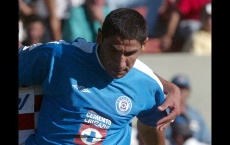 El ex futbolista de Cruz Azul desea volver a su país. ARCHIVO /