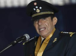 El general Tomás Ángeles Dauahare recibe una medalla honoris causa de la INCDA. SUN /