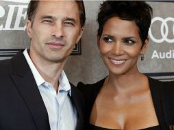 Halle Berry y Olivier Martinez se comprometieron en enero del año pasado y en abril anunciaron que esperan su primer bebé. ARCHIVO /