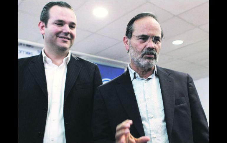 Gustavo Madero (derecha), acompañado de Miguel Monraz, asegura que el PAN sacó una ventaja de al menos 30 mil votos en Baja California. EL INFORMADOR /