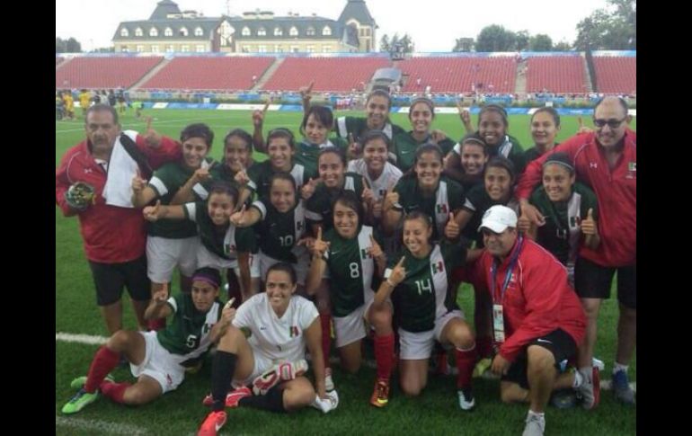 Las jugadoras 'aztecas' se sienten felices de haber realizado una hazaña más para el país en la Universiada (@Futbol_Mex_Feme). ESPECIAL /