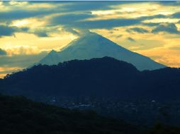 Vista del Popocatépetl desde el valle del Chihinautizin, en Morelos. EFE /