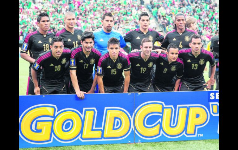 La Selección mexicana se quitó un poco de presión al vencer el jueves pasado a Canadá, resultado que lo resucitó en el certamen. EFE /