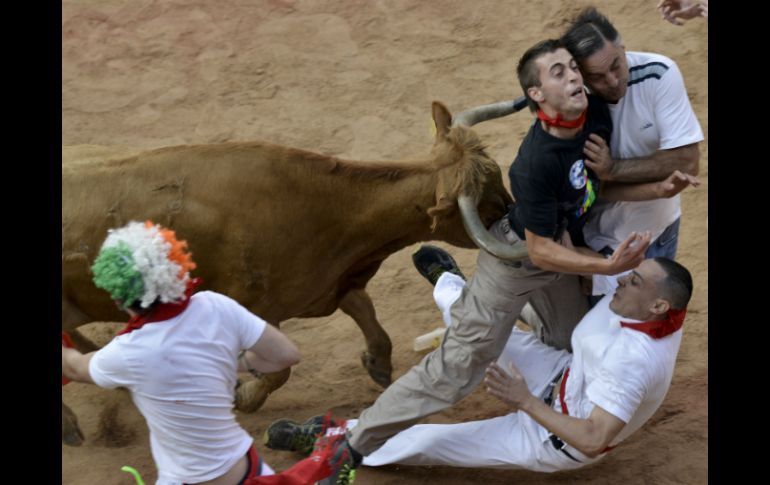 Termina la fiesta con un accidente y cuatro heridos más. EFE /