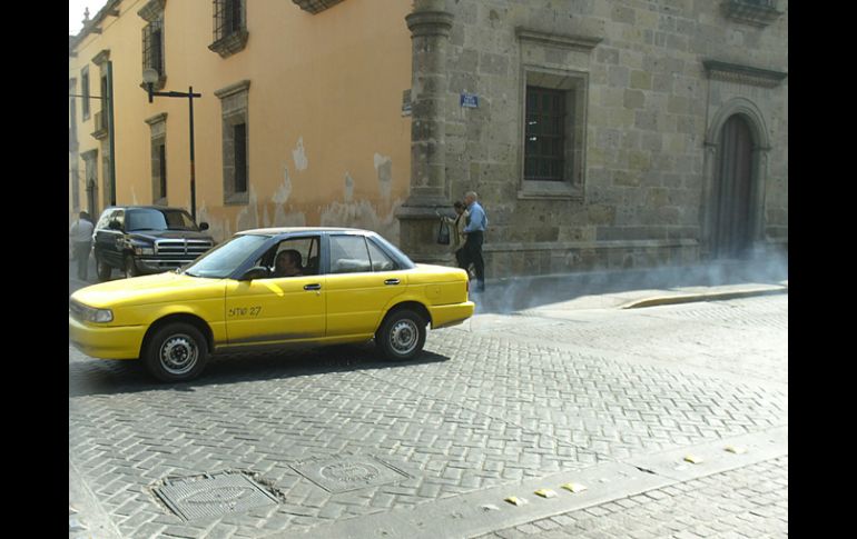 De enero a mayo, sólo se habían afinado 440 mil 642 unidades de las más de dos millones que integran el parque vehicular estatal. ARCHIVO /