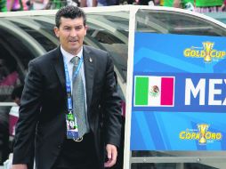 ¿Feliz?. A ''Chepo'' se le notó otro semblante al finalizar el partido. EFE /