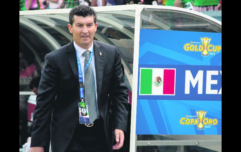 ¿Feliz?. A ''Chepo'' se le notó otro semblante al finalizar el partido. EFE /