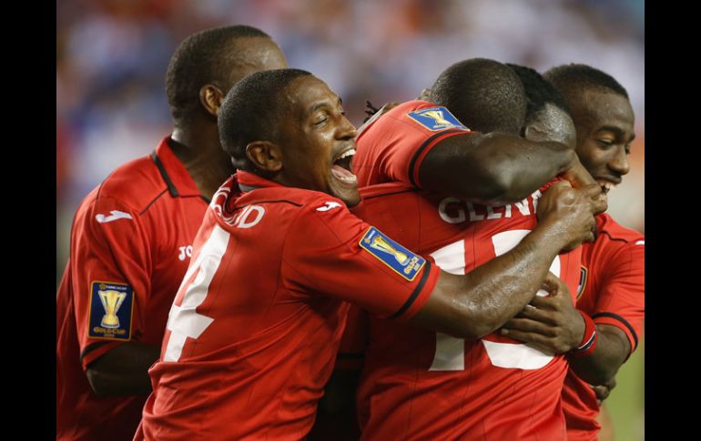 Los jugadores de Trinidad y Tobago celebran el pase a la siguiente ronda de la Copa Oro AFP /