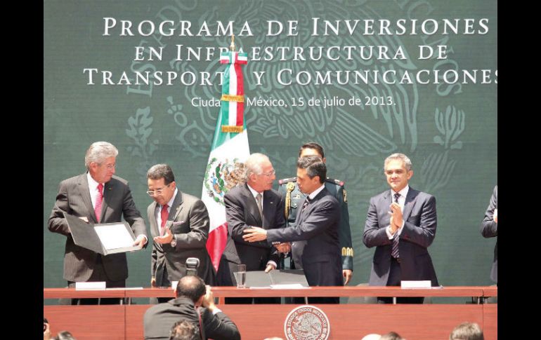 Durante el anuncio, realizado en Palacio Nacional, el presidente Enrique Peña Nieto estuvo acompañado de su gabinete económico. EE  /