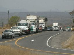 La carretera a Manzanillo es fundamental para la viabilidad regional del corredor logístico que irá del puerto a Altamira. ARCHIVO /