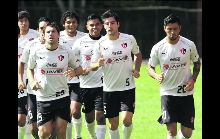 La plantilla de los Zorros, liderada por su capitán, el argentino Leandro Cufré (25), tiene 12 días sin dar declaraciones a la prensa. NTX /