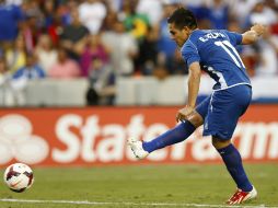 Rodolfo se desquita y marca el gol que le da el triunfo a El Salvador por 1-0. EFE /