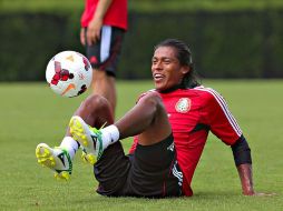 Joel Huiqui domina el balón durante el entrenamiento de la Selección en Atlanta ESPECIAL /