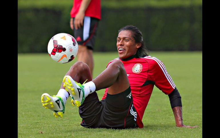 Joel Huiqui domina el balón durante el entrenamiento de la Selección en Atlanta ESPECIAL /