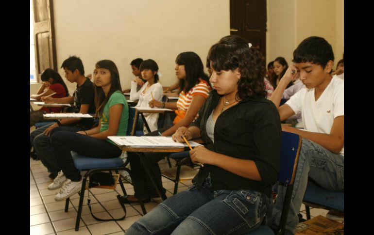 Los jóvenes rechazados buscan establecer la instalación de una mesa de diálogo con la SEP. ARCHIVO /