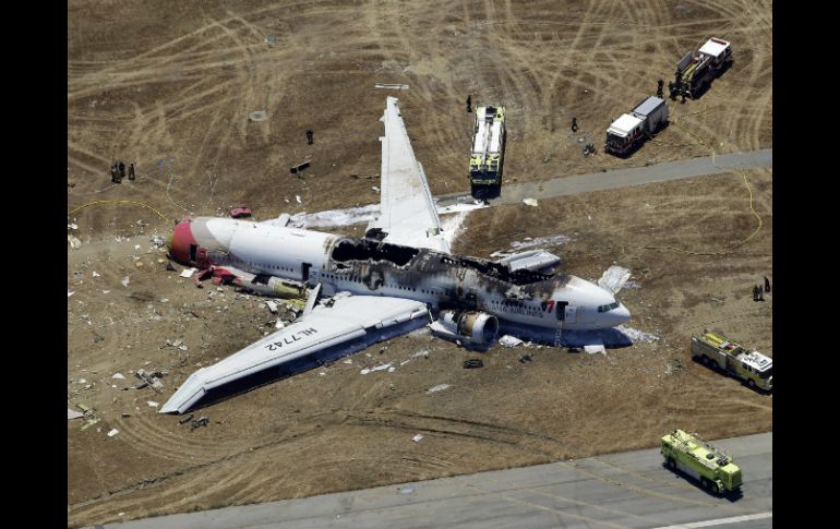 Las víctimas del accidente del 6 de julio pasado señalan que entre las causas pueden estar fallas mecánicas y de diseño de la aeronave. AP /