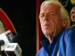 Leo Beenhakker afirma que no sabe en qué nivel se encuentra el equipo mexicano porque viene de Europa. ARCHIVO /