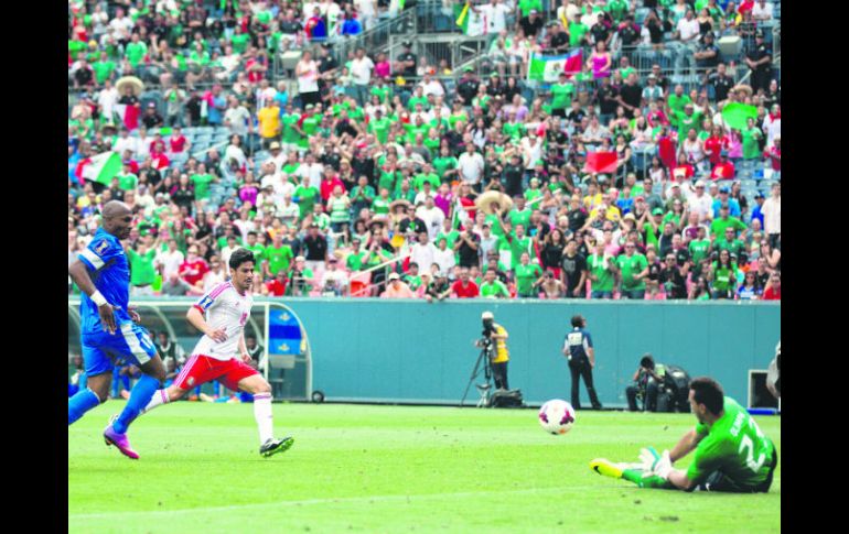 Rafa Márquez ha jugado un poco más retrasado en el equipo de ''Chepo'' de la Torre, por lo tanto casi no ha tenido opciones de gol. AP /