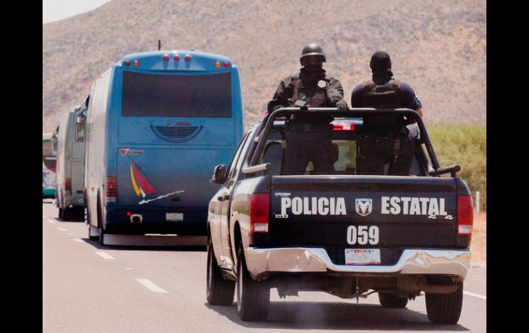 Una camioneta incendiada con cinco hombres adentro provoca una intensa movilización en la zona. ARCHIVO /