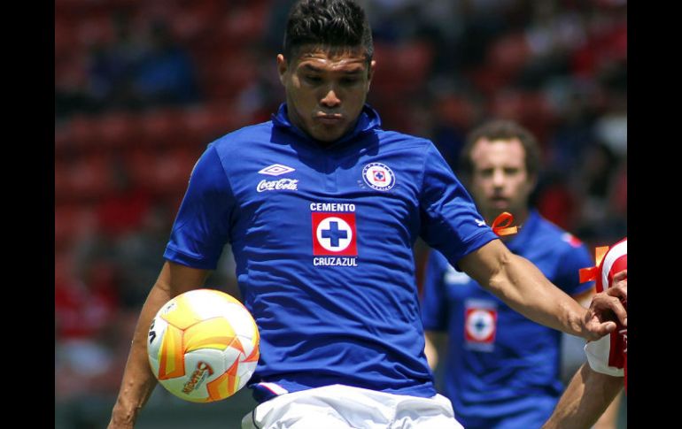 El colombiano ya no entrena con Cruz Azul. ARCHIVO /