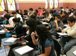 Son cerca de 200 mil jóvenes mexicanos los que buscan un lugar en universidades de la Ciudad de México. ARCHIVO /