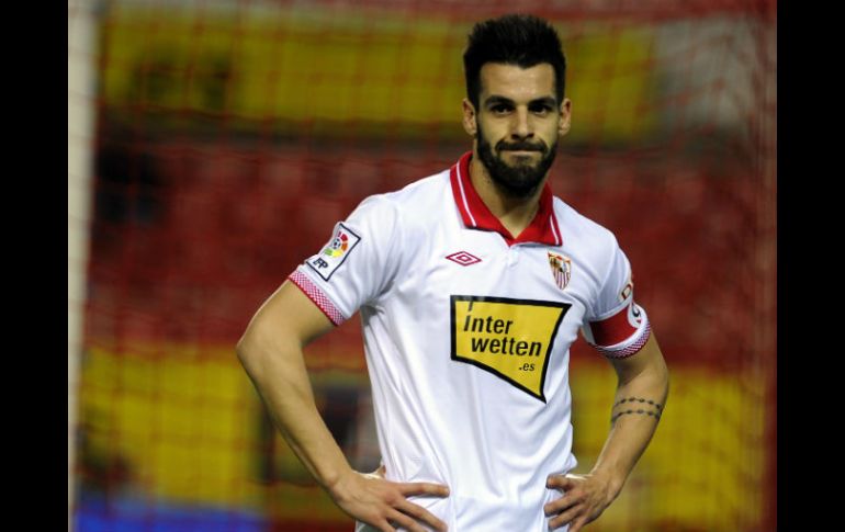 El delantero Alvaro Negredo se despidió del Sevilla ante los medios el día de ayer. AFP /