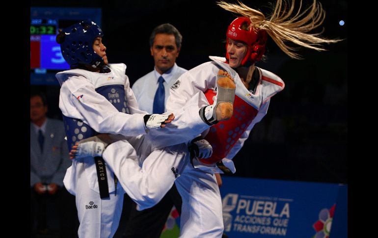 María del Rosario Espinoza (i) queda eliminada del Campeonato Mundial de Tae Kwon Do Puebla 2013. Foto: @CONADE ESPECIAL /