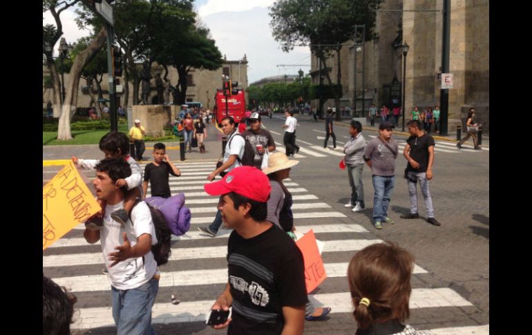 Autoridades invitaron a los comerciantes a asistir al lugar donde se encuentran los detenidos.  /