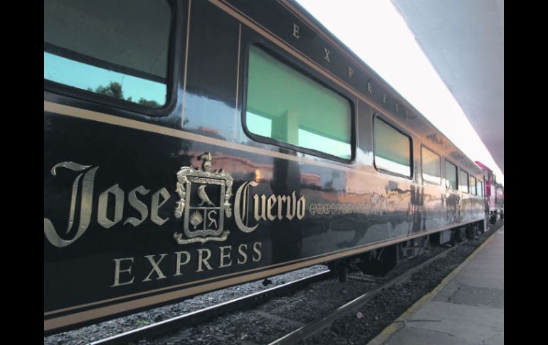 Abordar uno de los vagones del Cuervo Express asegura la diversión en una de las más bellas regiones de Jalisco. ESPECIAL /