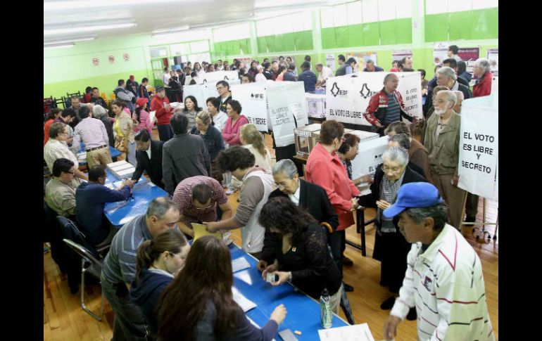 Se trata que los electores no tengan que hacer largas filas a la hora de emitir su voto. ARCHIVO /