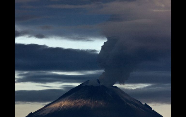 Por el momento, el Semáforo de Alerta Volcánica continúa en Amarillo Fase Tres. ARCHIVO /